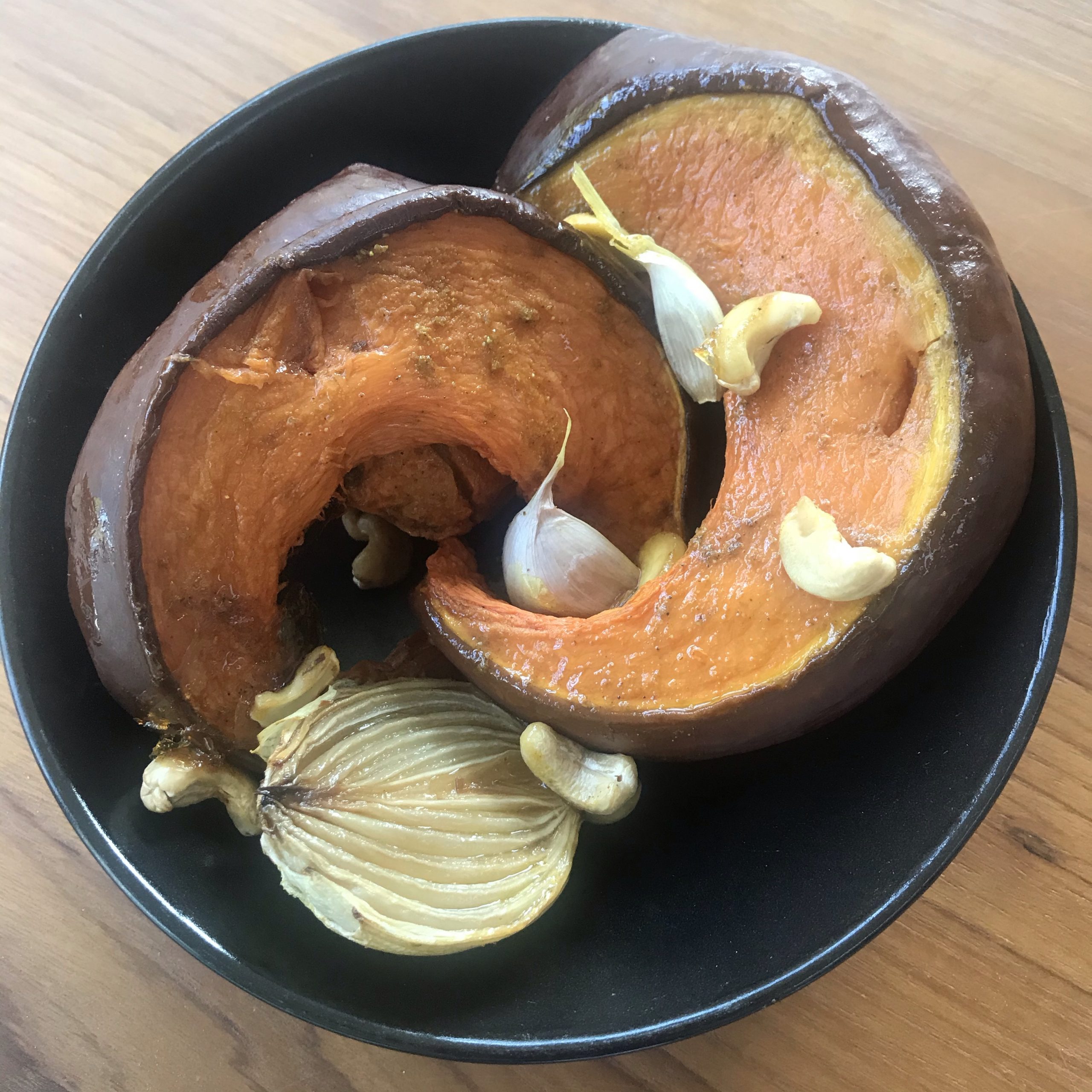Courge rôtie, curry et cajou